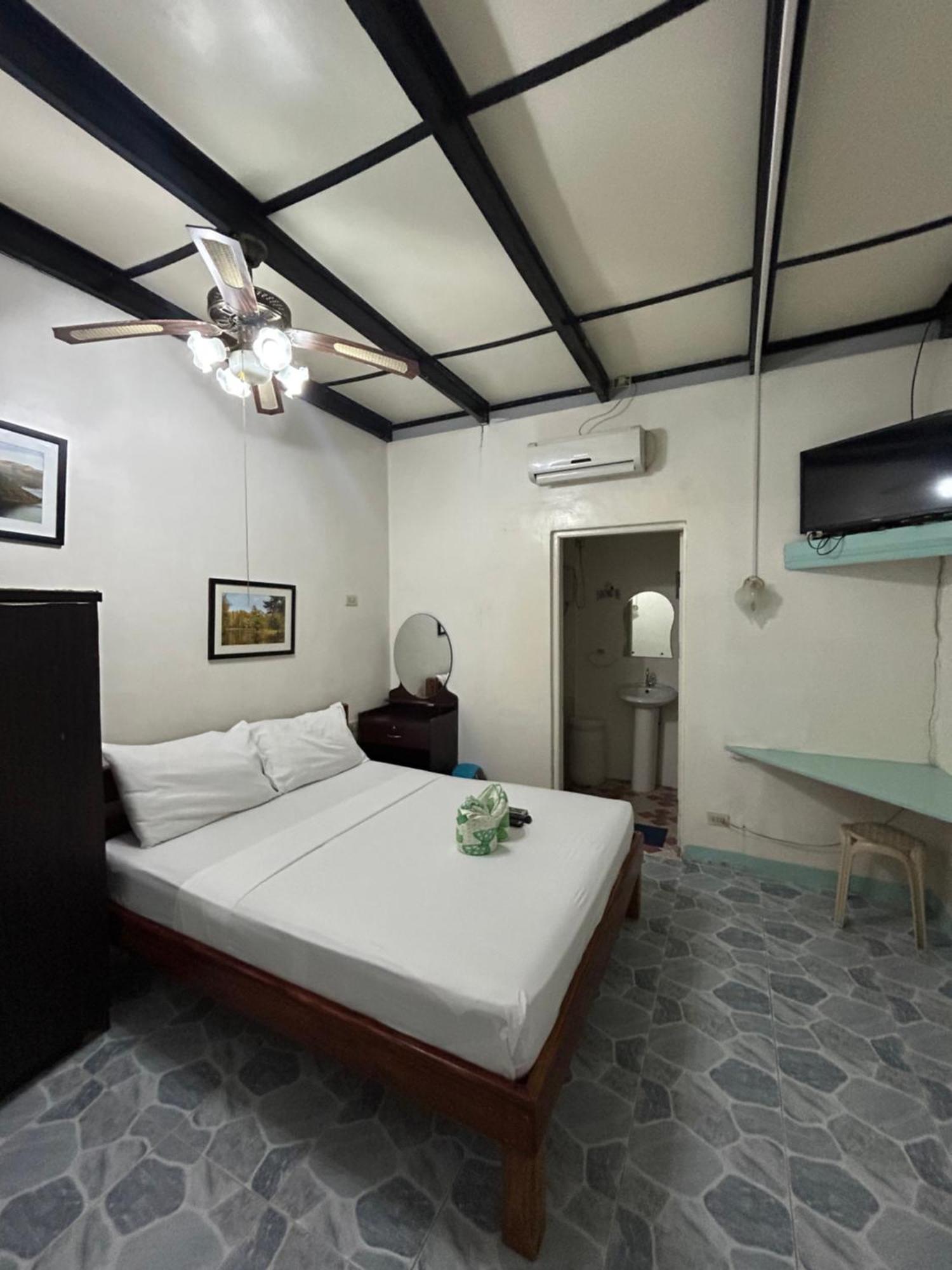 Ice Bear Bar & Tourist Inn Dauis Dış mekan fotoğraf