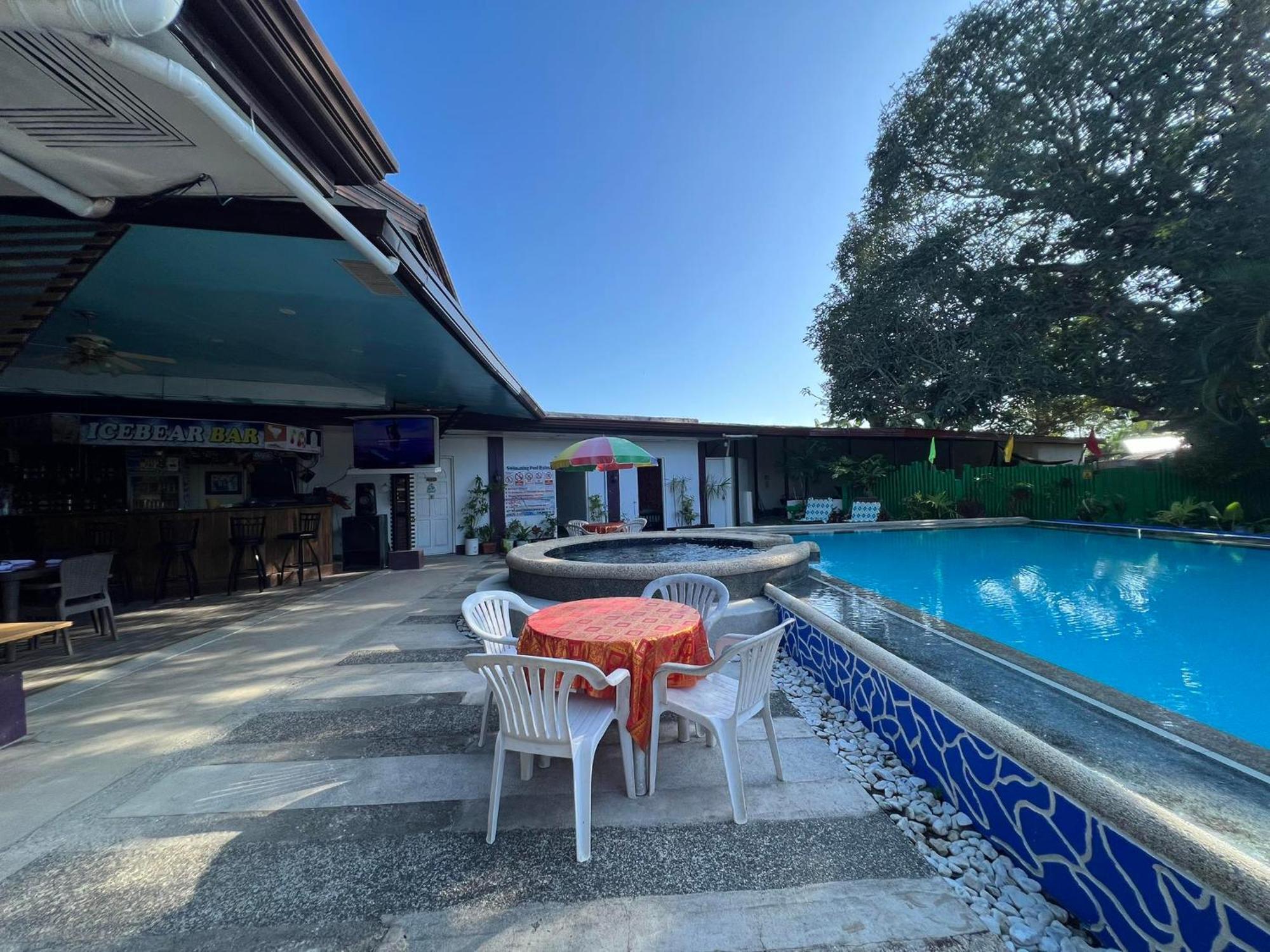 Ice Bear Bar & Tourist Inn Dauis Dış mekan fotoğraf