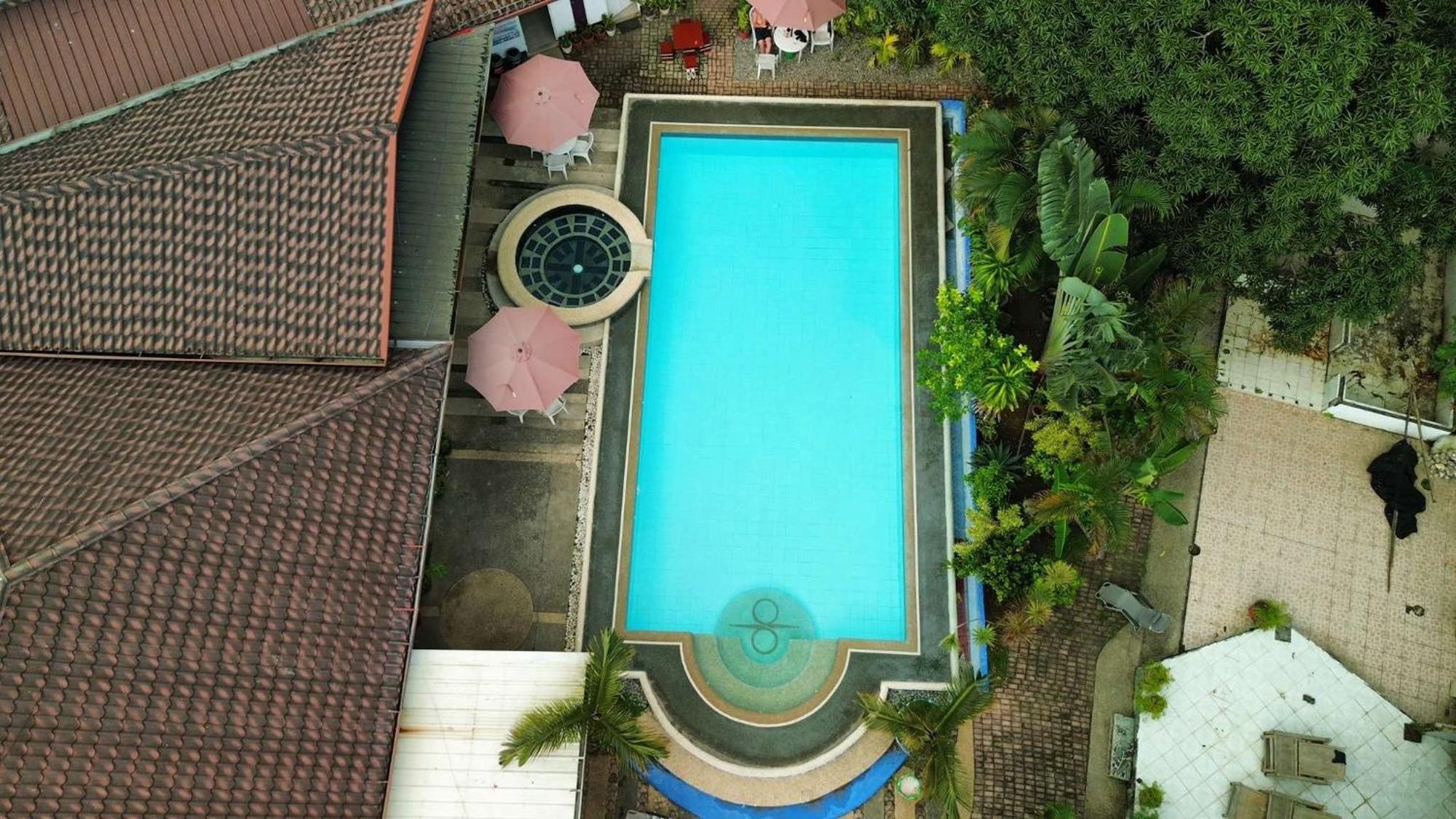 Ice Bear Bar & Tourist Inn Dauis Dış mekan fotoğraf